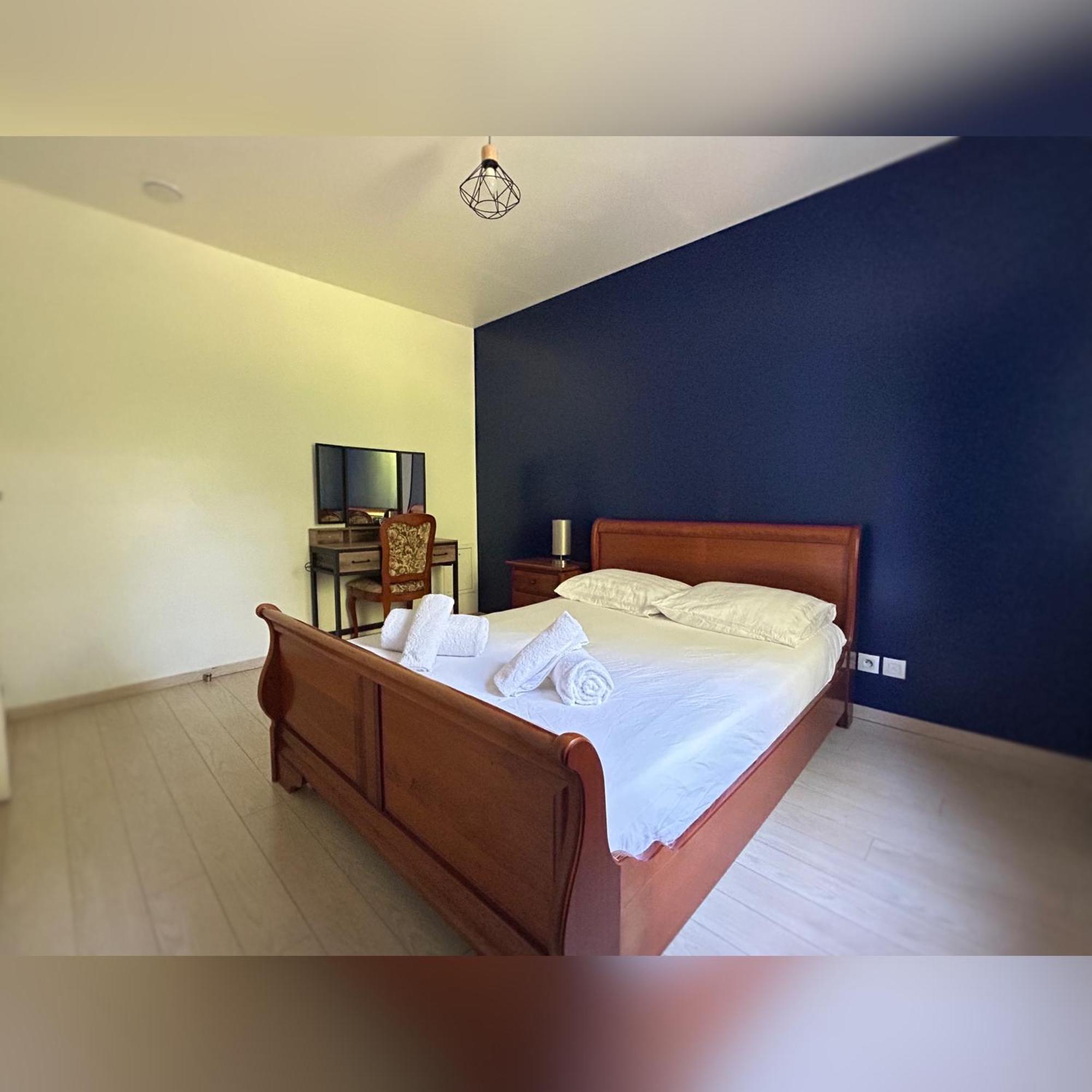 Le Duplex Chessy - 15Min From Disneyland - 2 Private Parkings - Garden - Kingsize & Queensize Bed - Supermarket Behind The House 外观 照片