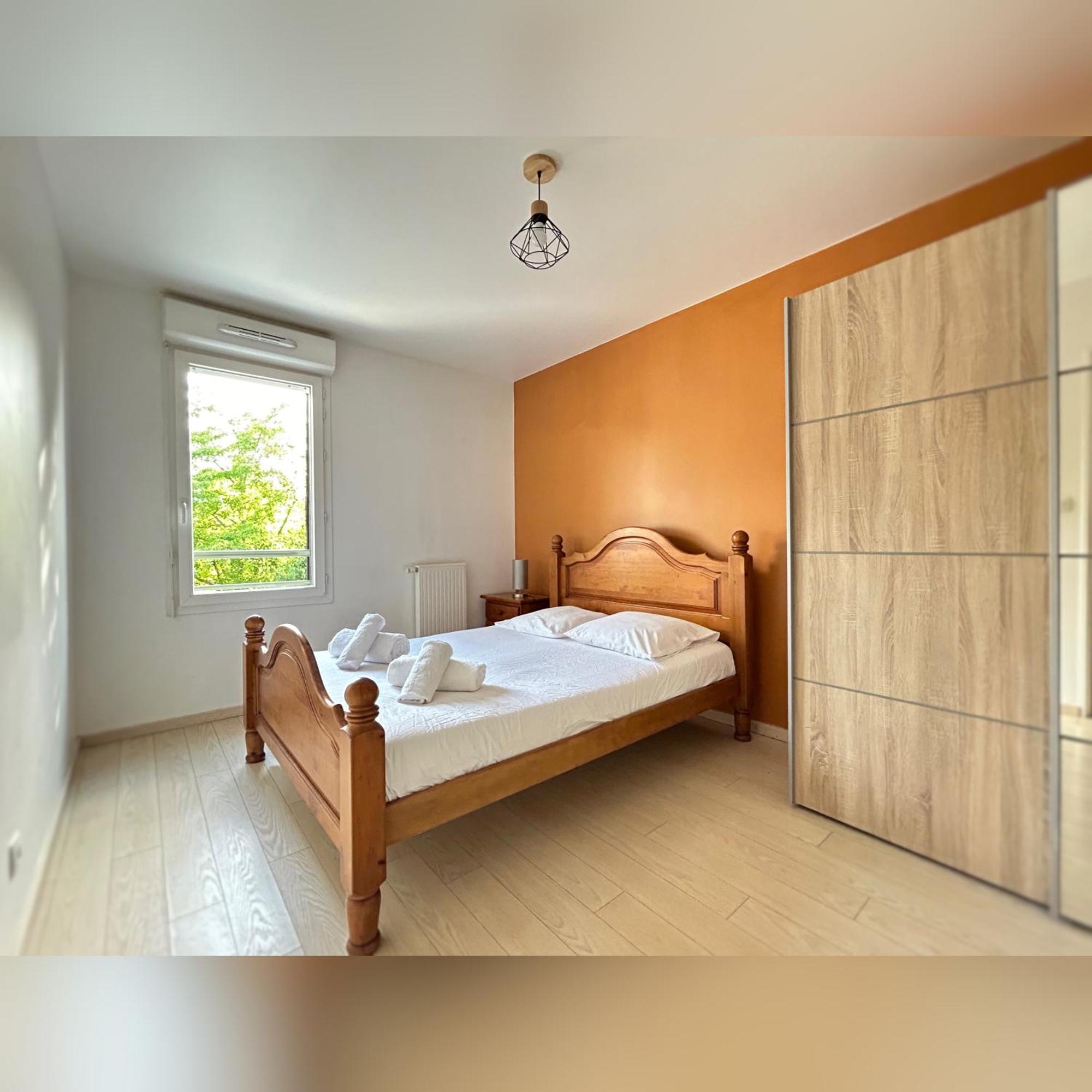 Le Duplex Chessy - 15Min From Disneyland - 2 Private Parkings - Garden - Kingsize & Queensize Bed - Supermarket Behind The House 外观 照片